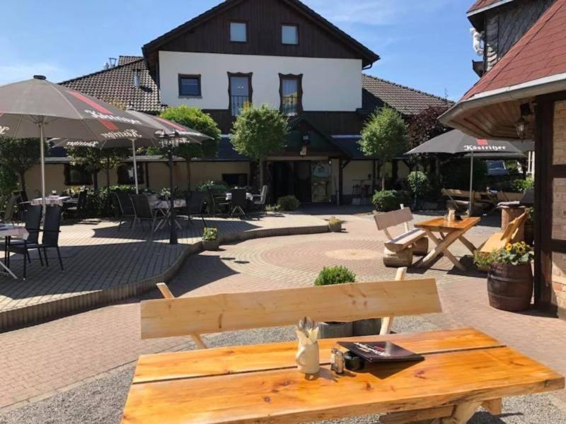Toschis Station-Motel-Wirtshaus-An Der Autobahn-Bowling Цела-Мелис Екстериор снимка